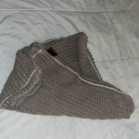 Ugg pillow case - Picture 7 of 8